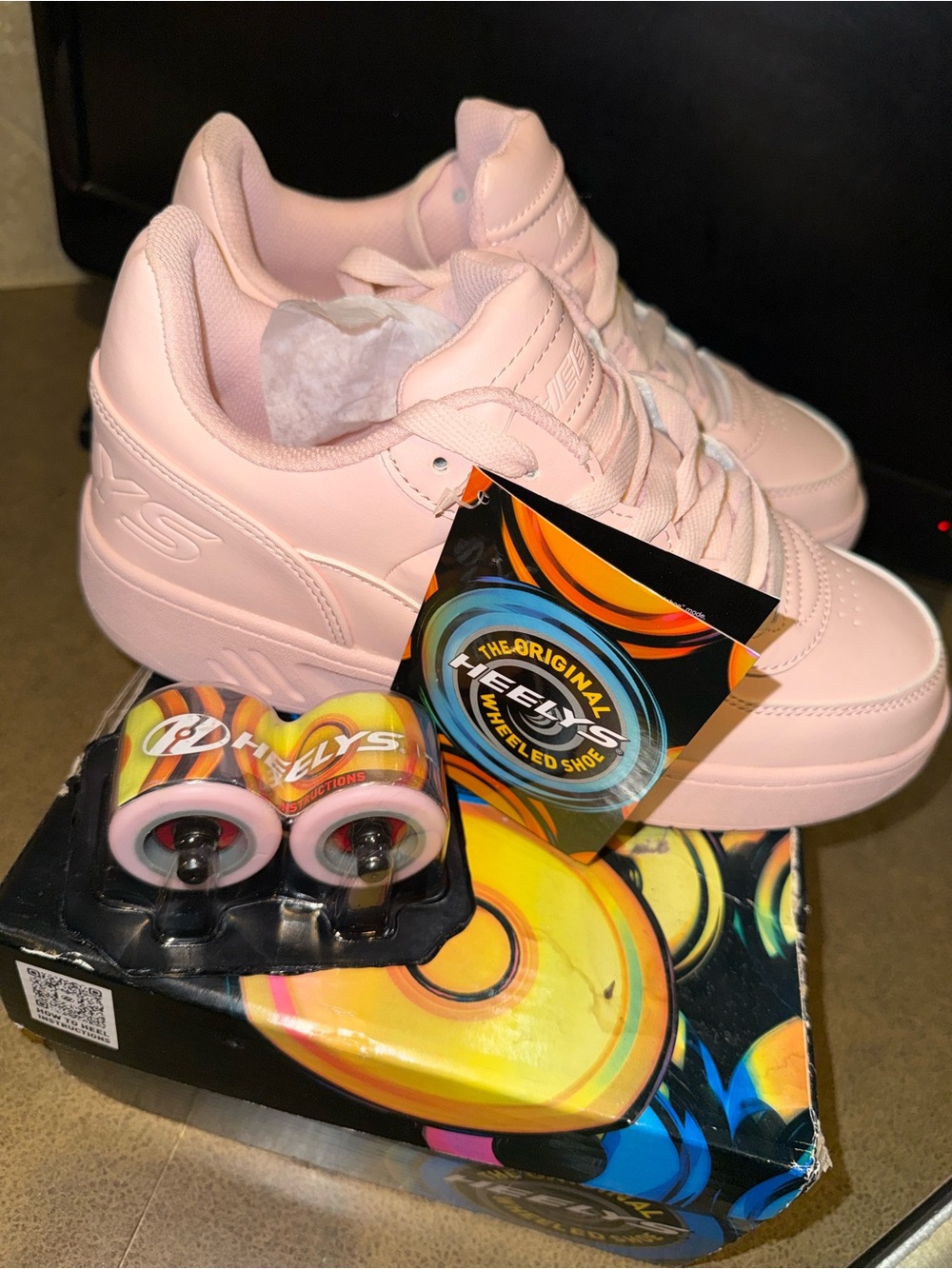 Women’s Heelys Pink Low-Top Skate Sneakers - Picture 6 of 9
